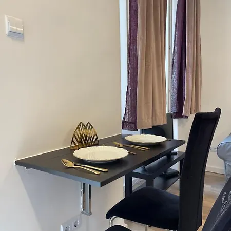 Apartment Cozy Party Flat