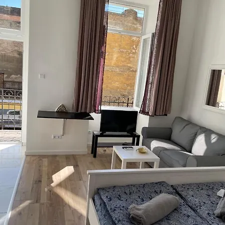 Apartment Cozy Party Flat
